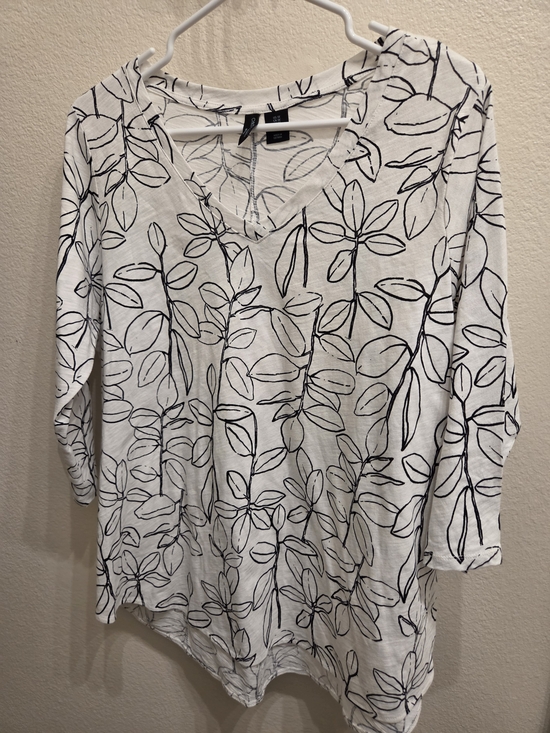 Cynthia Rowley Tops - Cynthia Rowley White V-Neck Tunic with Black Leaf Print